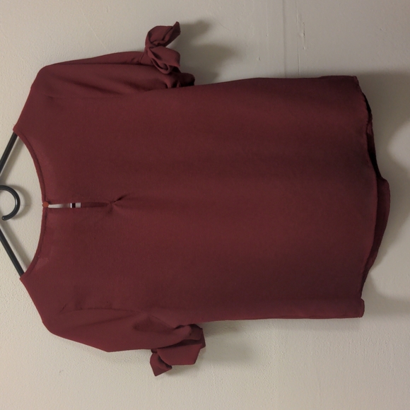 Crimson Tie-Sleeve Blouse - Picture 4 of 6
